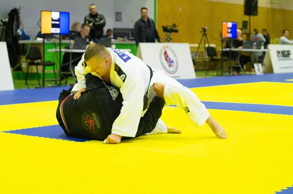 Graplingo technikos demonstravimo čempionatas persikėlė į nuotolinę erdvę