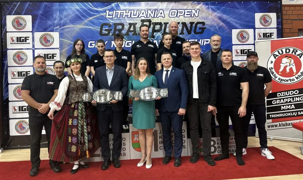 LIETUVOS ATVIRAS GRAPPLING ČEMPIONATAS ŠAKIUOSE: ABSOLIUČIŲ ČEMPIONŲ DANIELIAUS GRĖBLIŪNO IR MIGLĖS NEMANYTĖS TRIUMFAS