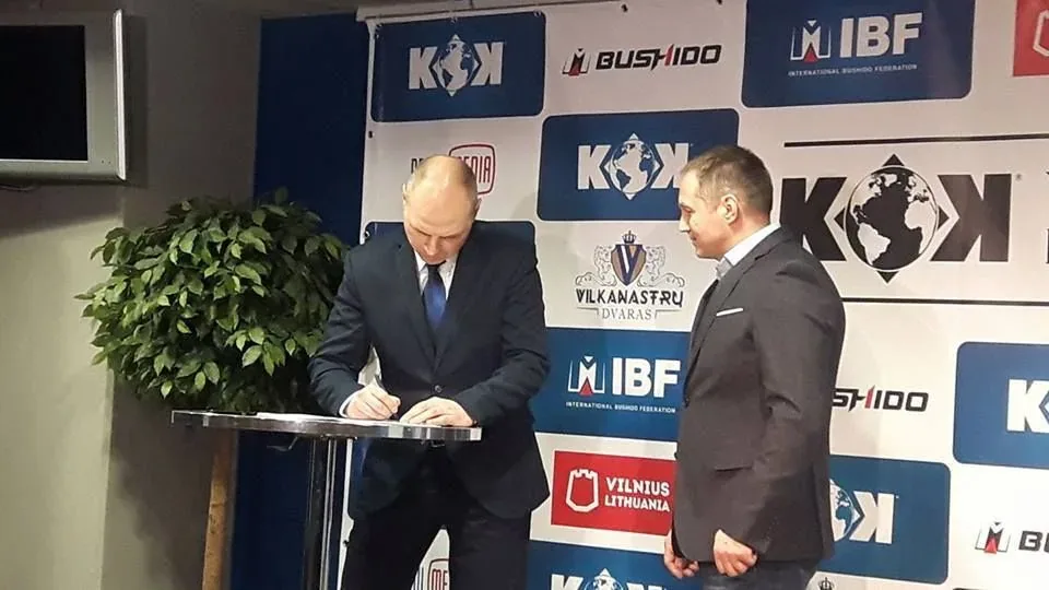 Graplingo ir bushido federacijos sukirto rankomis dėl bendradarbiavimo